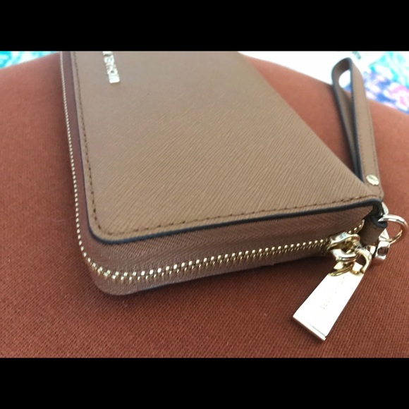 NWT Michael Kors Wallet - Picture 3 of 7